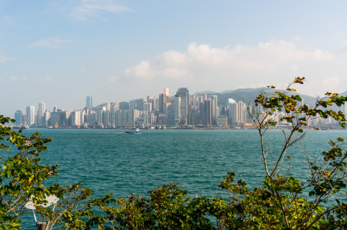 vedere asupra insulei Hong Kong din sudul Kowloon-ului- Tsim Sha Tsui